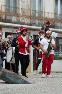 Sábado ameno para a chegada do Natal com carrossel parisiense (c/áudio)