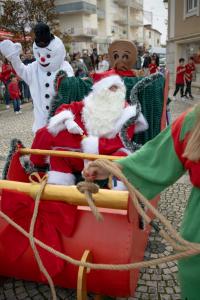 Sábado ameno para a chegada do Natal com carrossel parisiense (c/áudio)