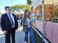 Ministra da Juventude abriu Feira Enchidos, Queijo e Mel e anunciou encontro nacional na área da Violência Doméstica(c/áudio e fotos)