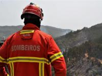 Ler notícia: Bombeiros profissionais pedem medidas para renovar quadro envelhecido