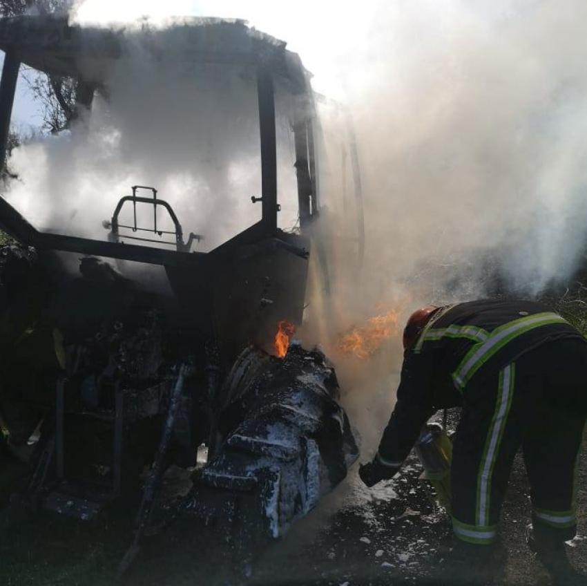 Trator incendiou-se em Mouriscas (c/fotos)
