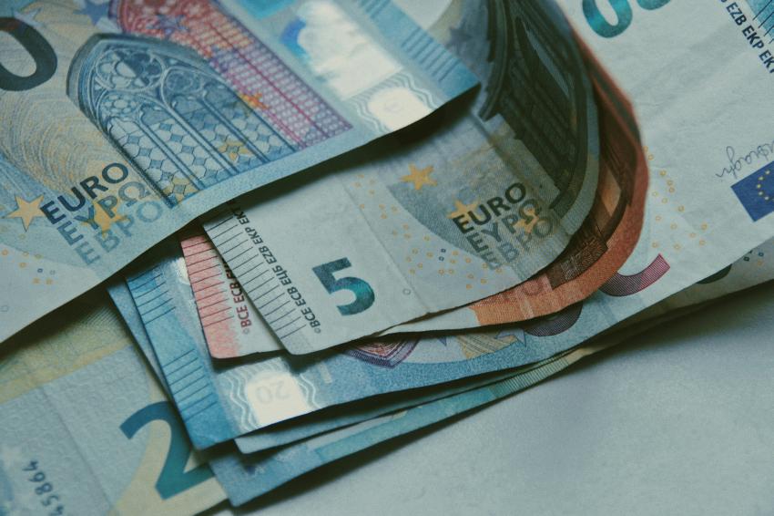 Presidente da República promulga aumento do salário mínimo para 820 euros em 2024