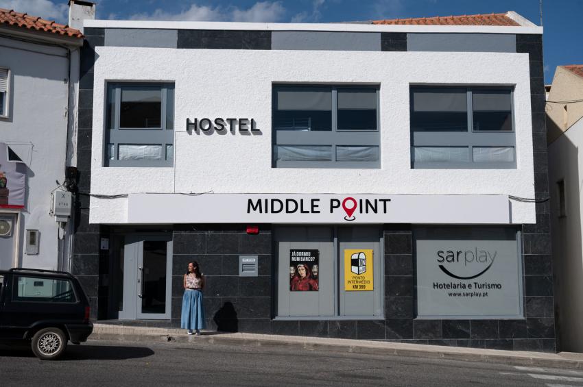 Hostel Middle Point inaugurado nas instalações de um antigo banco 