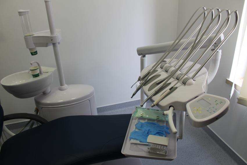 Parceiros renovam protocolo para aplicação de selantes de fissura e tratamento dentário
