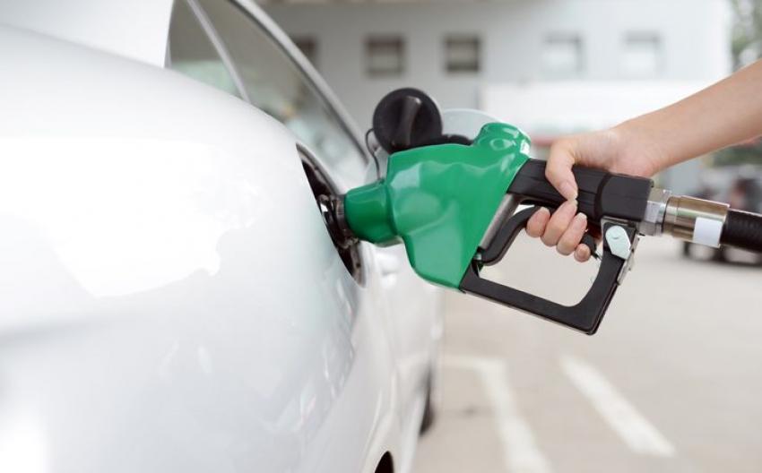Gasóleo desce 12 cêntimos e gasolina 4 cêntimos na próxima semana - Governo