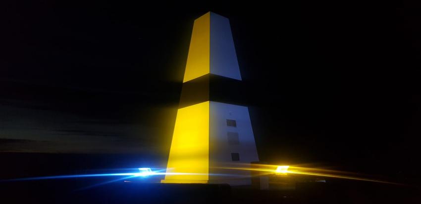 Centro Geodésico de Portugal ilumina-se de azul e amarelo em solidariedade com o povo ucraniano